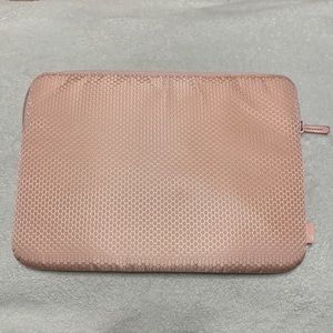 Incase | Slim Zippered Sleeve with Woolenex | 12 x 9 | Light Pink